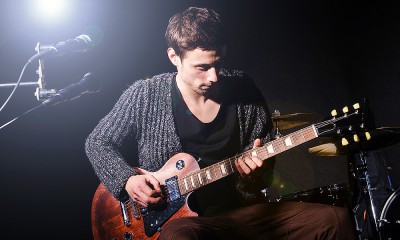 Music_Rocker-And-Guitarist_351K[1]