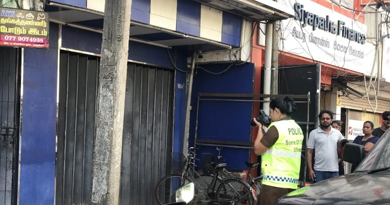 வவுனியாவில்-கடைத்தொகுதியிலில்-சடலம்-மீட்பு