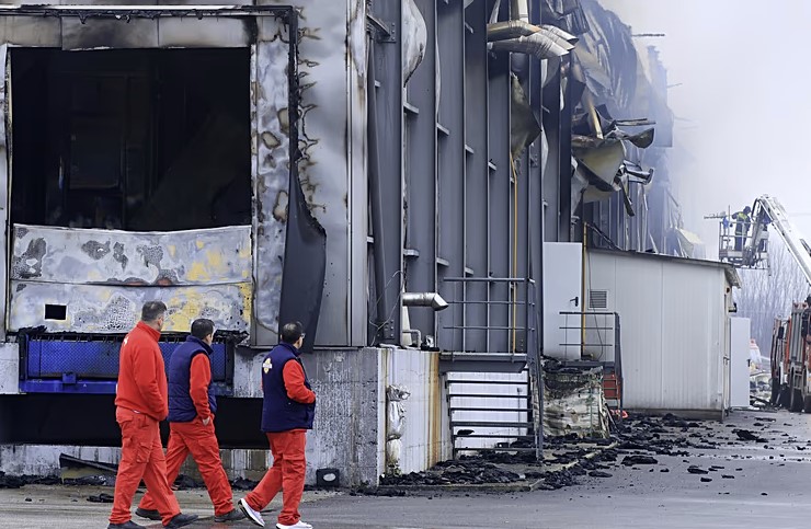 கிறீஸ்-பிஸ்கட்-தொழிற்சாலையில்-தீ-விபத்து:-நால்வர்-பலி!