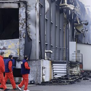 கிறீஸ்-பிஸ்கட்-தொழிற்சாலையில்-தீ-விபத்து:-நால்வர்-பலி!