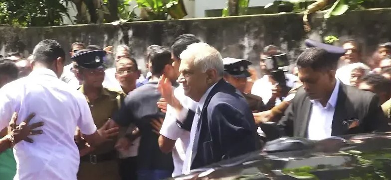 நிதியைத்-தவறாகப்-பயன்படுத்தியமை:-நீதிமன்றில்-முன்னிலையானர்-ரணில்!