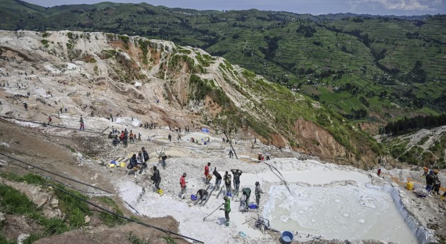 காங்கோவில்-கோல்டன்-சுரங்கத்தில்-ஏற்பட்ட-நிலச்சரிவில்-227க்கும்-மேற்பட்டோர்-உயிரிழப்பு