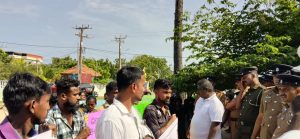 காணியற்ற மக்கள் முல்லைத்தீவு மாவட்ட செயலகத்துக்கு முன்பாக போராட்டம் !