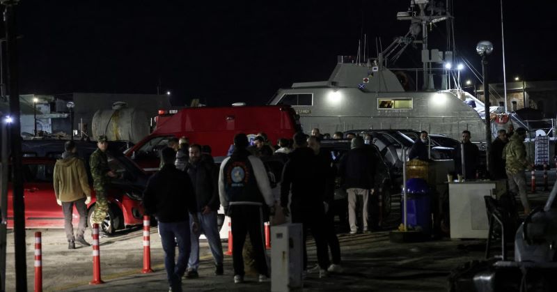 கிறீஸ் கடலோர காவல்படை கப்பல் புலம்பெயர்ந்தோர் படகுடன் மோதியதில் 14 பேர் உயிரிழந்தனர்.