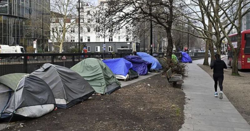 இங்கிலாந்தில் வீடற்ற அகதிகளின் எண்ணிக்கை அதிகரித்து வருகிறது