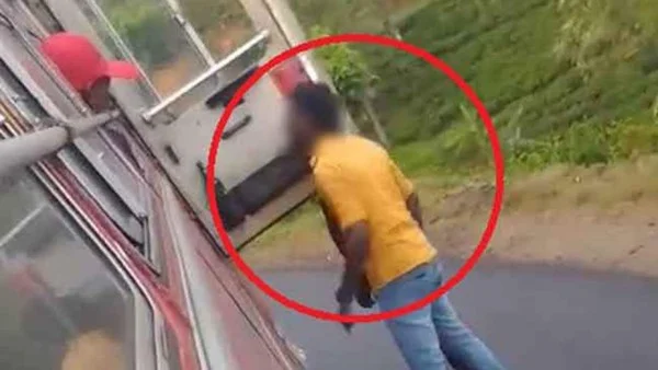 இ.போ.ச பஸ் சாரதி மீது தாக்குதல் நடத்திய தனியார் பஸ் சாரதியும் நடத்துனரும் கைது !