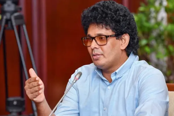 கூட்டுறவு விற்பனை நிலையங்களில்  ரூ. 10,000 இற்கு மேல் பொருட்கள் வாங்கினால் காப்புறுதி இலவசம்