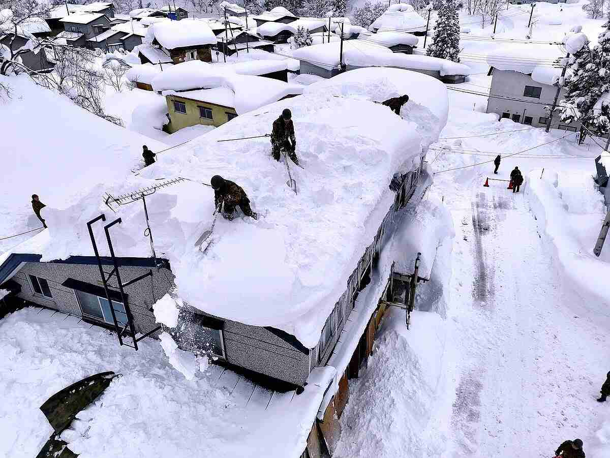 யப்பானில் கடும் பனிப்பொழிவு காரணமாக குறைந்தது 45 பேர் உயிரிழந்தனர்