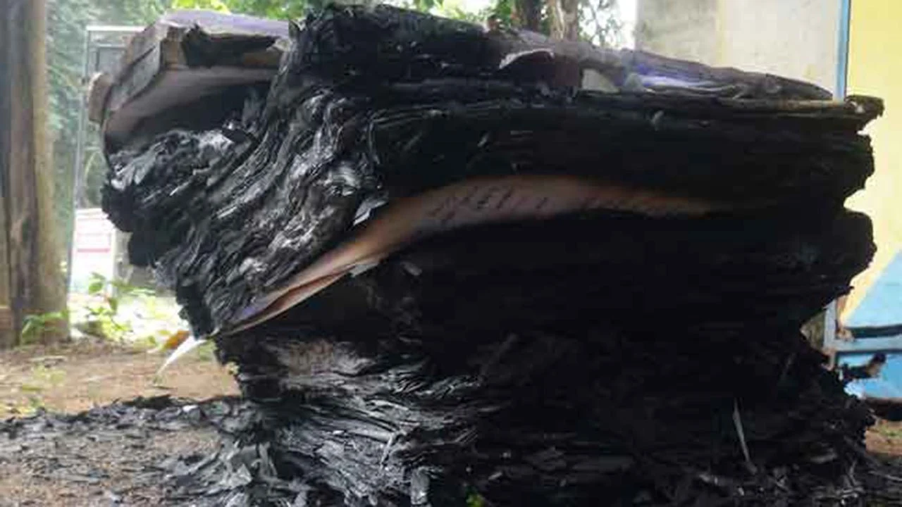 கைப்பேசியால் தீக்கிரையான வீடு