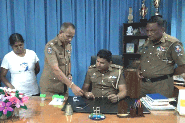 புத்தரின் ஊர்ணாவை திருடிய இருவர் கைது