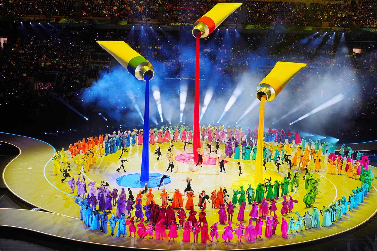 இத்தாலி மிலன் மற்றும் கோர்டினாவில் குளிர்கால ஒலிம்பிக் அதிகாரப்பூர்வமாகத் தொடங்கியது