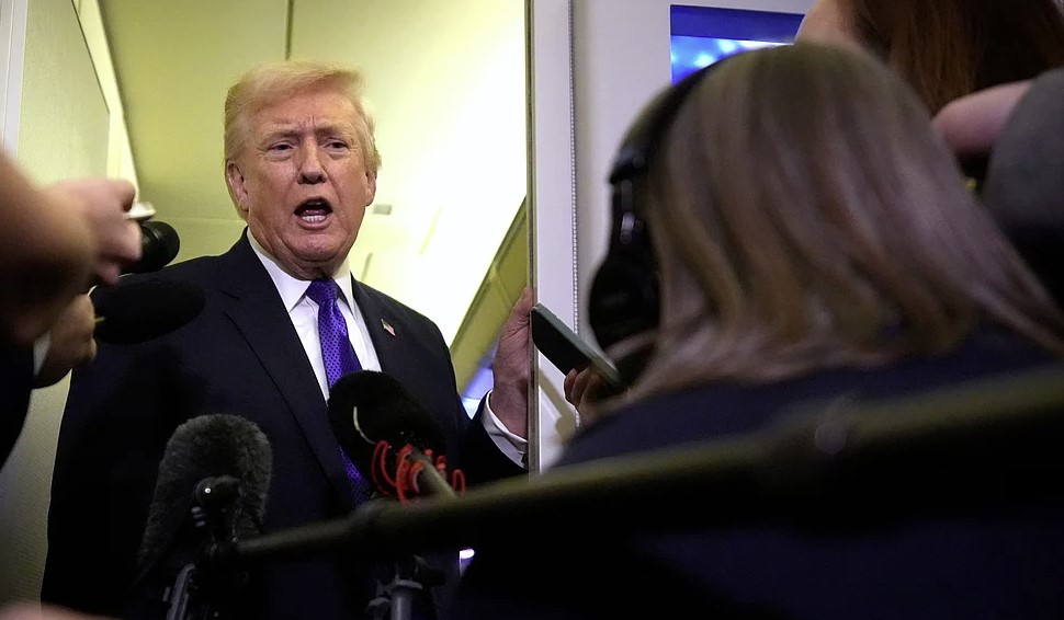 ஈரானின் வர்த்தக கூட்டாளிகள் மீது வரிகளை விதிக்க அங்கீகாரம் அளித்தார்  டிரம்ப்