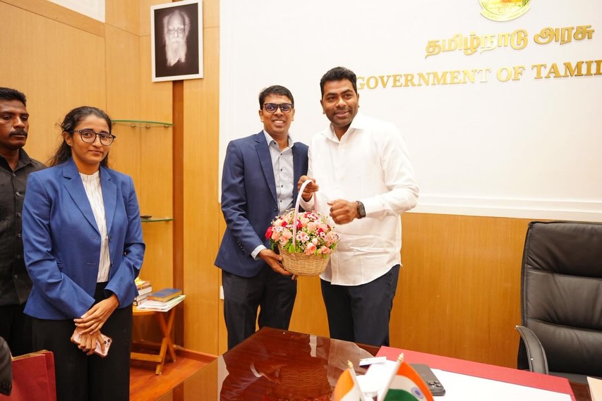 தமிழக அரசின் பொதுப்பணித் துறை மற்றும் விளையாட்டு மேம்பாட்டுத்துறை அமைச்சர் ஆதவ் அர்ஜுனாவை நாடாளுமன்ற உறுப்பினர