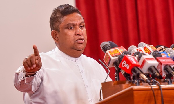 ஜனாதிபதி தலைகீழாக இருந்தாலும் டொலரின் பெறுமதி அதிகரிப்பதை தடுத்து நிறுத்த முடியாது. இந்த அரசாங்கத்தை வீட்டுக்