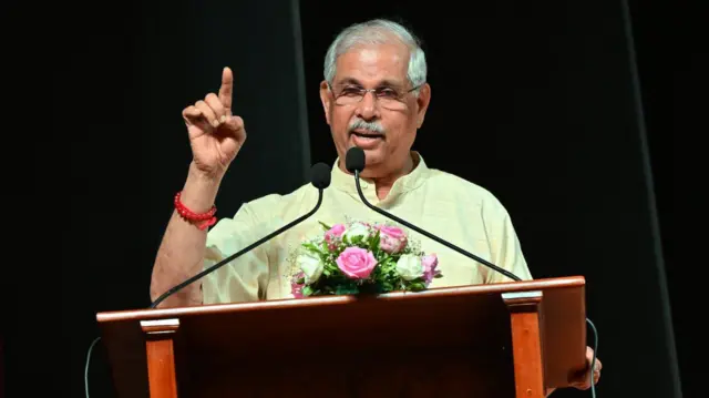 தமிழ்நாடு ஆளுநர் மீது கேள்விகள் எழுவது ஏன்? அதிகாரங்கள் மற்றும் வாய்ப்புகள் என்ன?