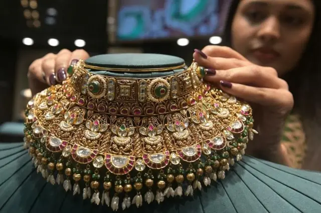 தங்கம், வெள்ளி இறக்குமதி வரி உயர்வு – நகை விலை எவ்வளவு அதிகரிக்கும்?