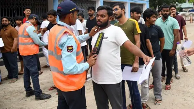 நீட் தேர்வு மையங்களில் மாணவர்கள் மிகக் கடுமையாகச் சோதிக்கப்படுகிறார்கள்.