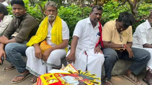 தேர்தல் முடிவுகளுக்குப் பின் திமுக தலைமையகமான அண்ணா அறிவாலயத்தில் திமுக தொண்டர்கள்