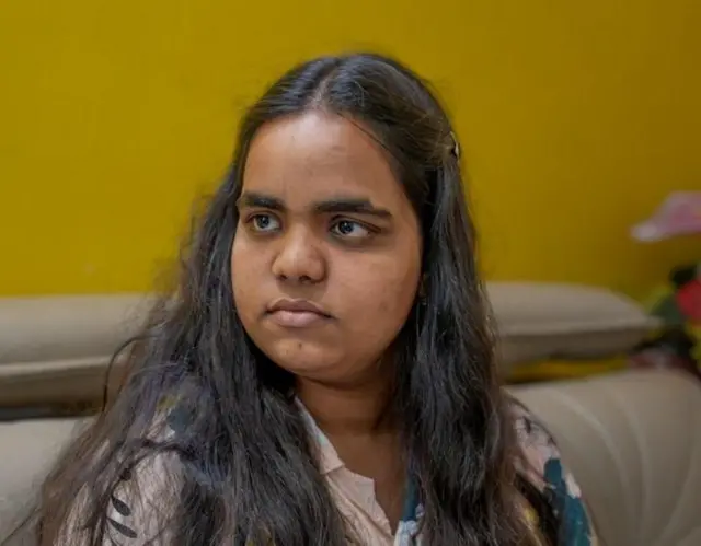 பிராச்சிக்கு இது வெறும் சிகிச்சை மட்டுமல்ல, அந்தப் பழைய கட்டத்திலிருந்து விடுபடுவதற்கான ஒரு முயற்சியும் கூட.