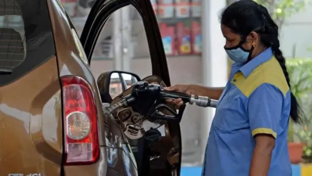 எரிபொருளை சேமிக்குமாறு மோதி வேண்டுகோள் விடுத்த பிறகு பெட்ரோலிய அமைச்சகம் கூறியது என்ன?
