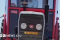 காணொளி: வெயிலை சமாளிக்க டிராக்டரில் ஏசி பொருத்திய விவசாயி