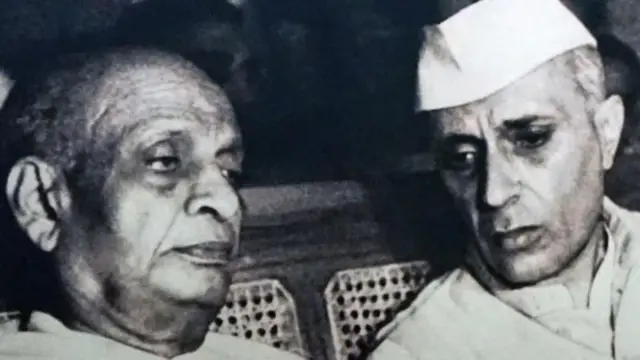 உள்துறை அமைச்சர் சர்தார் வல்லபாய் படேல் மற்றும் குஜராத்தின் உள்ளூர் தலைவர்கள், சோமநாதர் கோவிலை மீண்டும் கட்டுவது கலாச்சாரத் தன்னம்பிக்கையை மீட்டெடுப்பதைக் குறிக்கும் என்று கருதினர்.