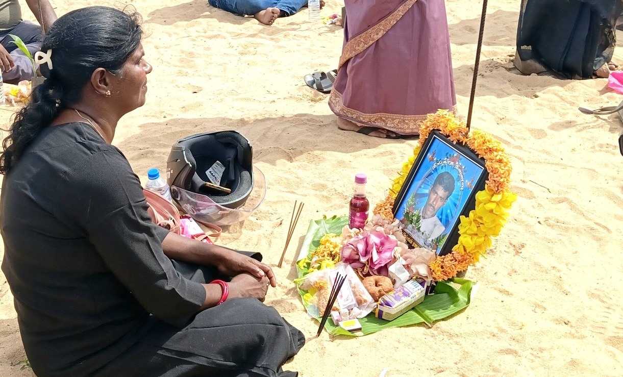 இறுதி யுத்தத்தின் போது உயிர்நீத்தோரை நினைவுகூர்ந்து முள்ளிவாய்க்கால் நினைவேந்தல் இன்றைய தினம் திங்கட்கிழமை உணர