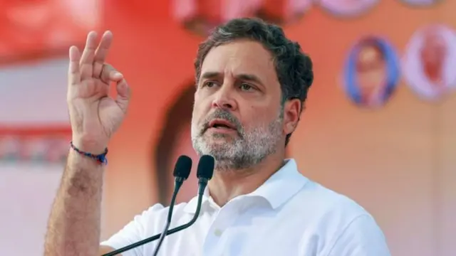 ராகுல் காந்தி எக்ஸ் தளத்தில் பதிவிடுகையில், "நேற்று மோதி ஜி மக்களைத் தியாகம் செய்யச் சொன்னார். தங்கம் வாங்காதீர்கள், வெளிநாடுகளுக்குச் செல்லாதீர்கள், பெட்ரோலை குறைவாகப் பயன்படுத்துங்கள், உரம் மற்றும் சமையல் எண்ணெயை குறைவாகப் பயன்படுத்துங்கள், மெட்ரோவில் பயணம் செய்யுங்கள், வீட்டிலிருந்து வேலை செய்யுங்கள். இவை உபதேசங்கள் அல்ல, தோல்வியின் ஆதாரங்கள்" என்று குறிப்பிட்டுள்ளார்.