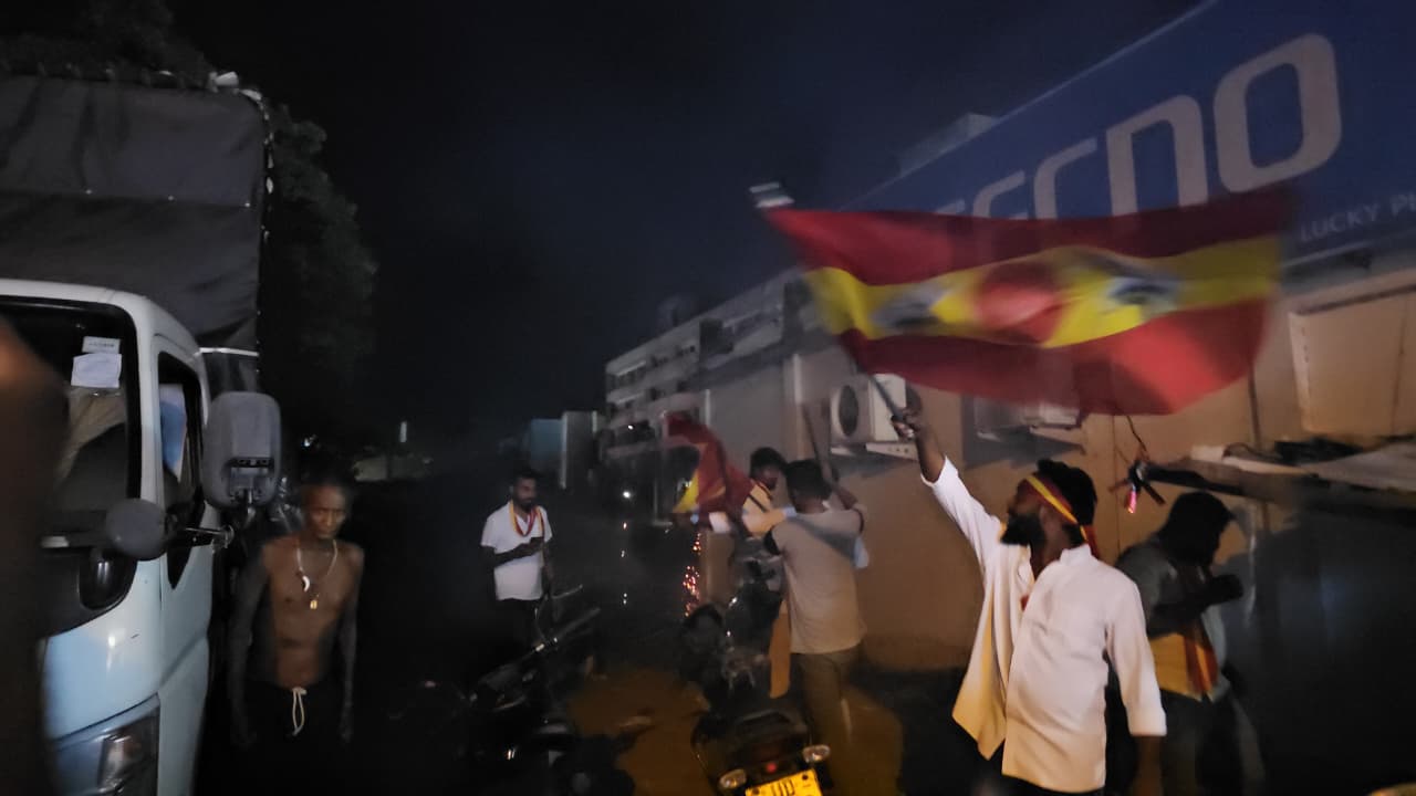 யாழில் தமிழக வெற்றிக் கழகத்தின் வெற்றி கொண்டாட்டம்