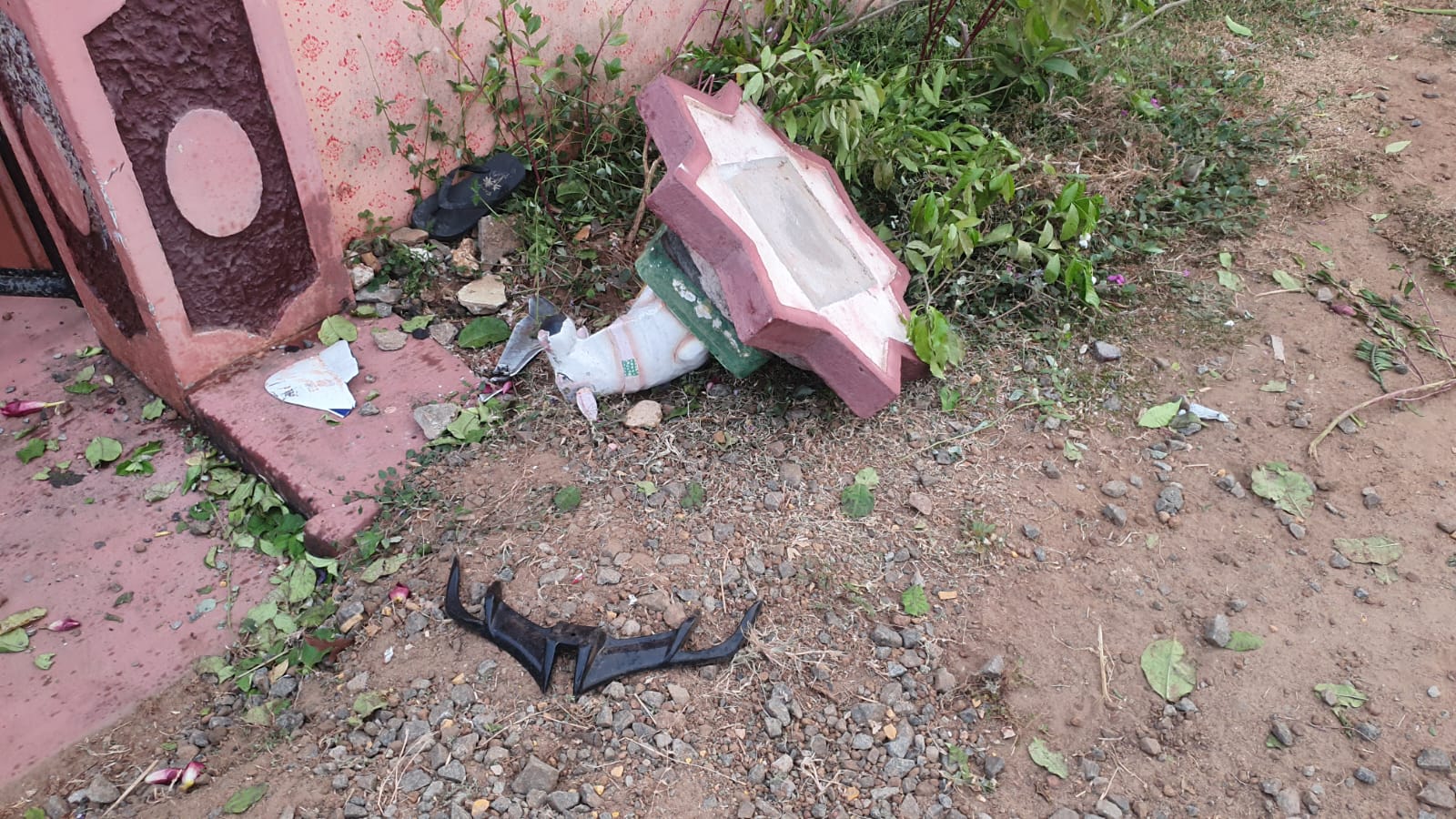 யாழில். அதிகாலையில் கோர விபத்து – இரு இளைஞர்கள் சம்பவ இடத்திலையே உயிரிழப்பு
