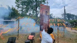 ஹட்டன் வெலிஓயாவில் விஜய் ரசிகர்கள் கொண்டாட்டம்