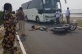 யாழில். சொகுசு பேருந்துடன் மோட்டார் சைக்கிள் மோதி விபத்து – இளைஞன் உயிரிழப்பு