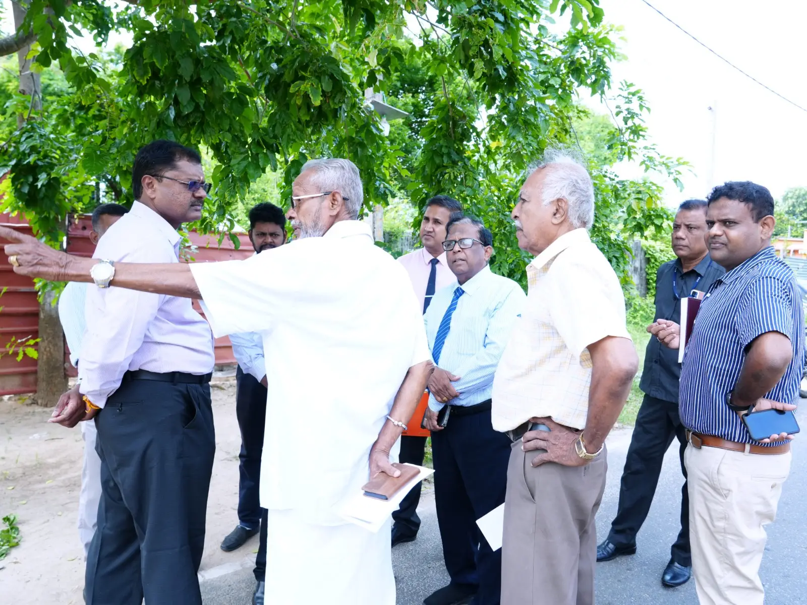 யாழ்ப்பாணம் மாநகர சபைக்கு சொந்தமான காணியை வெளிப்படுத்தல் உறுதி முடித்து மோசடி செய்ய உதவிய உத்தியோகத்தர்களுக்கு