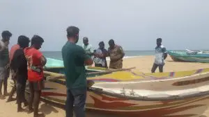 மட்டக்களப்பு, களுவாஞ்சிகுடி பொலிஸ் பிரிவுக்குட்பட்ட களுதாவளையிலிருந்து கடலில் படகில் மீன் பிடிக்க சென்று காணாம