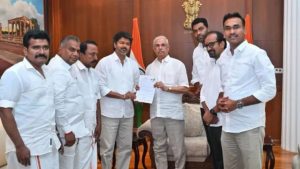 பேரவையில் பெரும்பான்மையை நிரூபிப்போம் – தமிழக ஆளுநரிடம் விஜய் கோரிக்கை