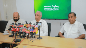 மாகாண சபைத் தேர்தல்களை உடனடியாக நடத்துமாறு எதிர்க்கட்சிகளின் பிரதிநிதிகள் அரசாங்கத்திடம் வலியுறுத்தியுள்ளனர்.