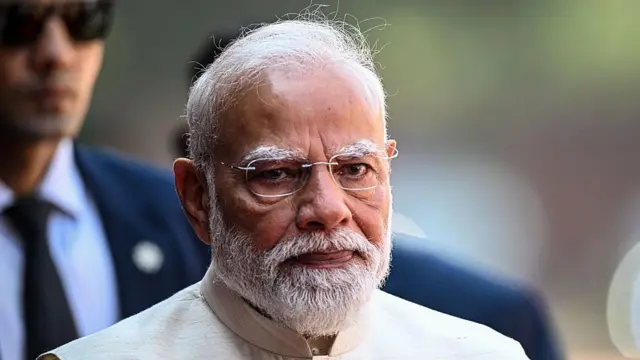 சிக்கனத்தை வலியுறுத்தும் மோதி – பொருளாதார நெருக்கடியை உருவாக்குமா?
