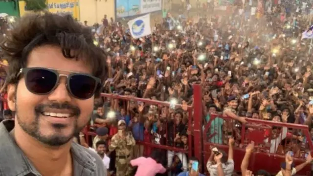 'நேரம் வரும்போது நான் வருவேன்' &ndash; அரசியலுக்குள் நுழைய விஜய் அஸ்திவாரம் போட்டது எப்படி?
