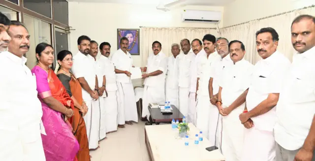 இரு அணிகளாக உடைந்த அதிமுக ஒன்றிணைந்தது – சி.வி.சண்முகம் நிலை என்ன?