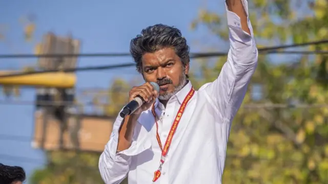 'நேரம் வரும்போது நான் வருவேன்' &ndash; அரசியலுக்குள் நுழைய விஜய் அஸ்திவாரம் போட்டது எப்படி?