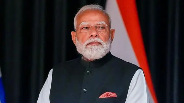 பிரதமர் மோதியை ‘பாம்பாட்டி’ போல் சித்தரித்த நார்வே பத்திரிகை – என்ன எழுதியுள்ளது?