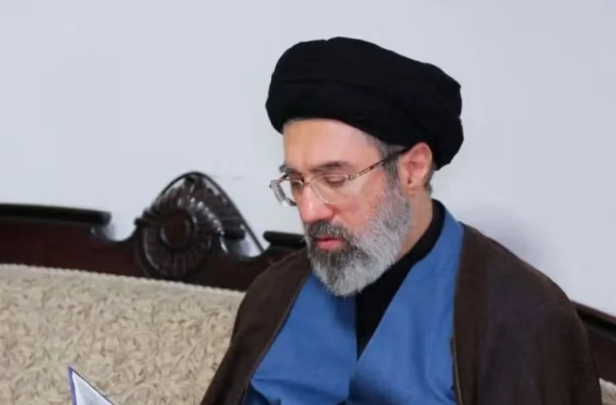 அலி கமேனியின் மகன் Mojtaba Khamenei ஈரானின் புதிய சுப்ரீம் லீடராக தேர்வு செய்யப்பட்டுள்ளார். 56
