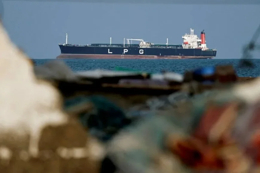 ஹார்முஸ் நீரிணை முழுமையாக மூடப்படவில்லை என ஈரான் விளக்கம். எதிரி நாடுகளுடன் தொடர்புடைய கப்பல்களைத் தவிர