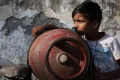 ஹார்முஸ் நீரிணை வழியாகச் செல்லும் எண்ணெய் மற்றும் எரிவாயுவில் கிட்டத்தட்ட 90% ஆசிய நாடுகளுக்கே செல்கிறது