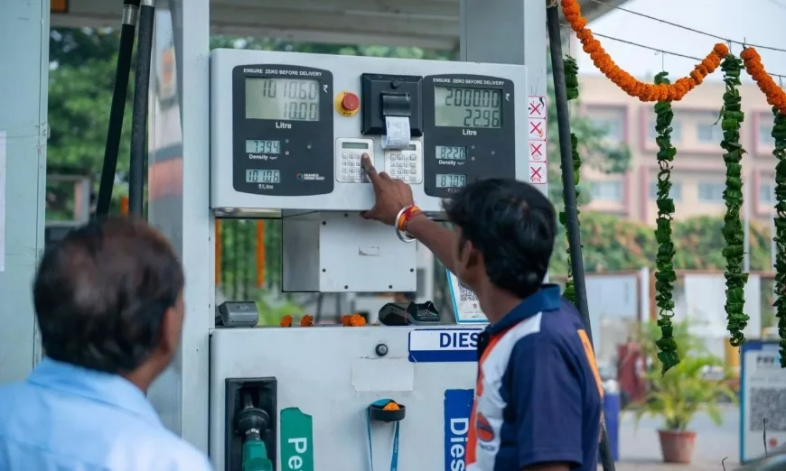 மேற்காசியப் போர்ச் சூழலால் எரிபொருள் தட்டுப்பாடு ஏற்படும் என்ற பீதியைக் கிளப்பும் தகவல்களை மத்திய அரசு