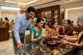 நகைப்பிரியர்களுக்கு ஆறுதல் செய்தி  : தங்கம், வெள்ளி விலை சற்று குறைவு 