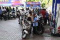 பெட்ரோல் ரூ 25, டீசல் ரூ.20 விலை உயருகிறது? எண்ணெய் நிறுவனங்கள் சூசக தகவல்
