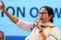 தேர்தலில் முறைகேடு முதல்வர் பதவியில் இருந்து விலக மாட்டேன்: அடம் பிடிக்கும்  மம்தா பானர்ஜி 