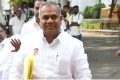 பேனர்கள், கொண்டாட்டங்கள் உள்ளிட்ட எவற்றின் வாயிலாகவும் பொதுமக்களுக்க இடையூறு ஏற்படுத்தும் வகையில் நடந்து கொ