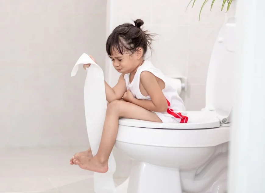குழந்தைகளில் மலச் சிக்கல் (Constipation) என்பது மிகவும் பொதுவான பிரச்சினையாக இருந்தாலும், அதை கவனிக்காமல் விடக